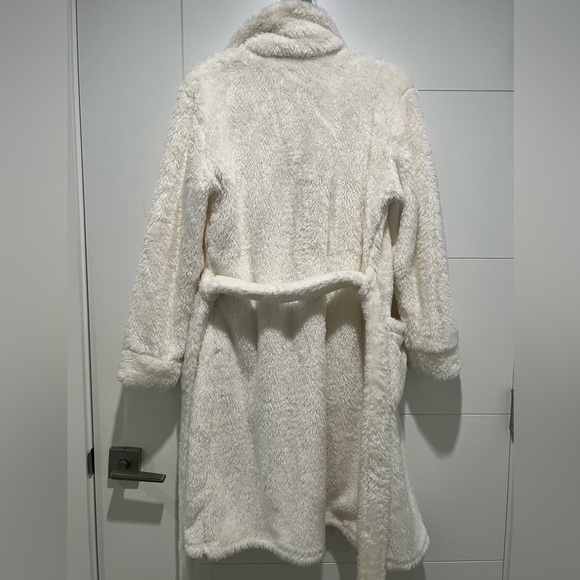 La Vie en Rose Plush Cream Robe - Picture 2 of 3